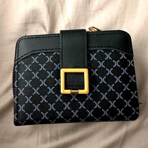 Mini but spacious wallet